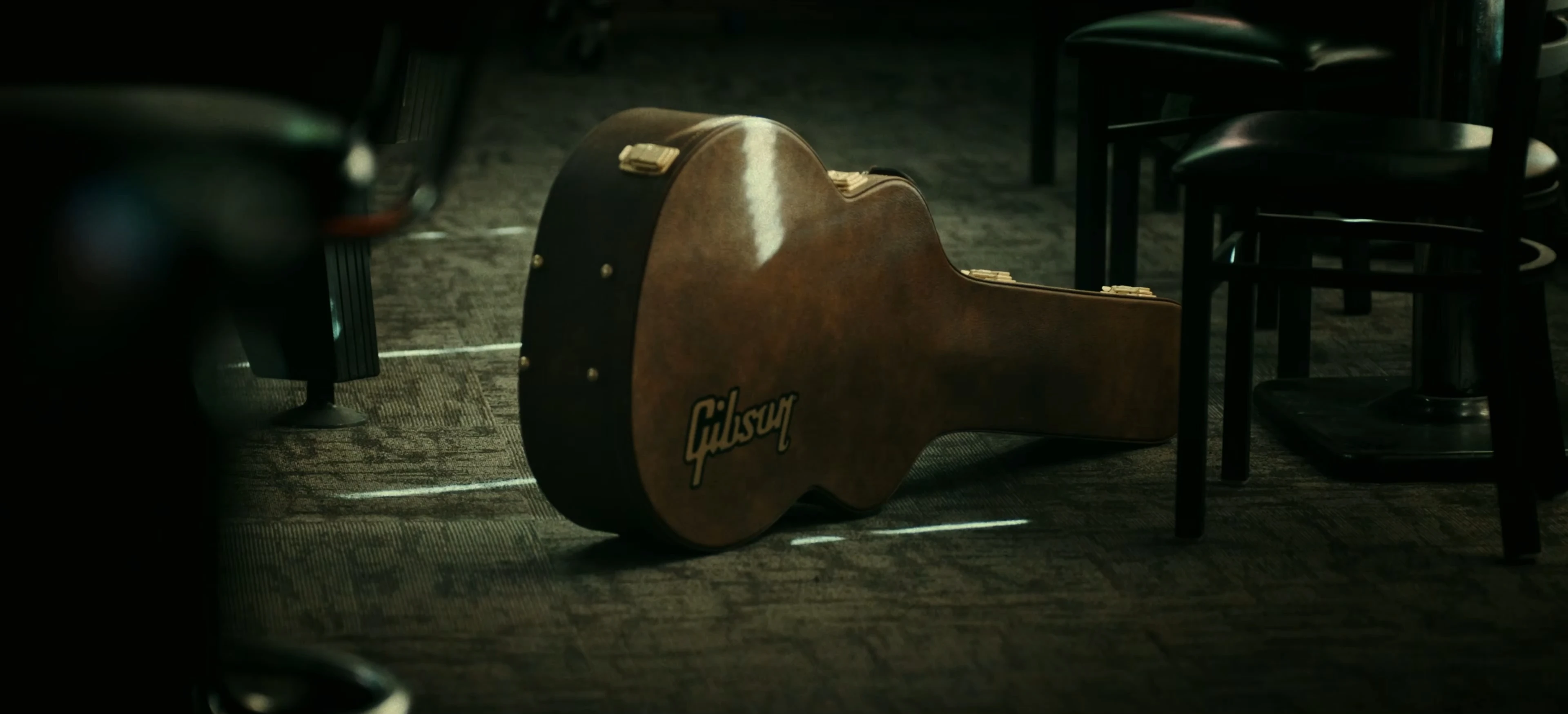 Gibson - 100 Years of Flat Tops — cinematography still (6 of 6)